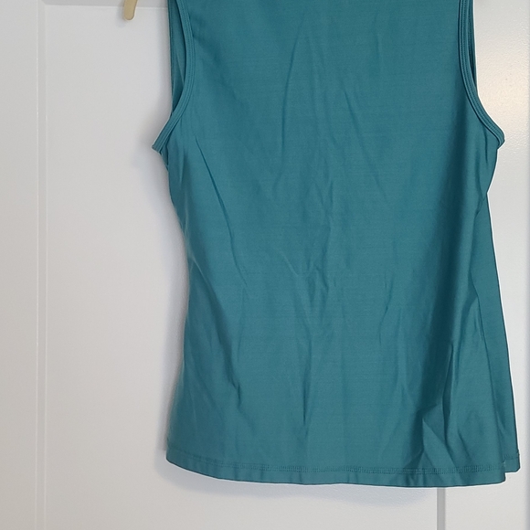 3/$20  LOTUSWEAR SLEEVELESS TOP - Picture 2 of 2